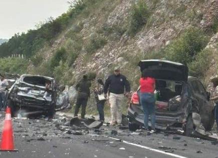 Un muerto, saldo de fuerte choque en la autopista a Rioverde