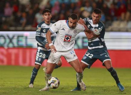 Cruz Azul se afianza en el liderato del Apertura 2024 tras vencer a Pachuca