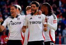 Raúl Jiménez logra asistencia de taquito en derrota del Fulham