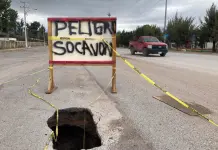 Foto del d&iacute;a | Socav&oacute;n en zona industrial