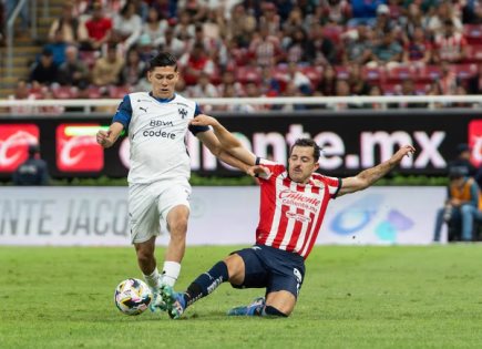 Protesta de Gerardo Arteaga contra el arbitraje en el partido de Monterrey vs Chivas