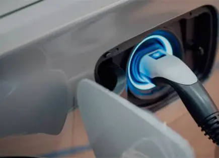 ¿Un auto eléctrico puede alimentar mi casa durante un apagón?