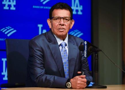 Valenzuela reaparece tras ser hospitalizado en Los Angeles