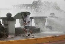 Un tif&oacute;n se dirige a Taiw&aacute;n tras herir a docenas y provocar miles de evacuaciones