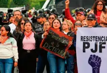 ¡Ya se va el dictador!, le gritan en San Lázaro ¡Ya se va el dictador!, le gritan en San Lázaro