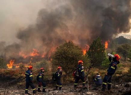 Avanza control de incendio en Grecia