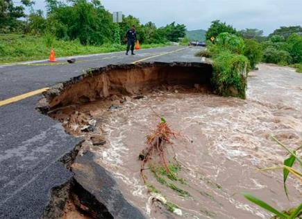 Daños en Carreteras de Oaxaca por Huracán John