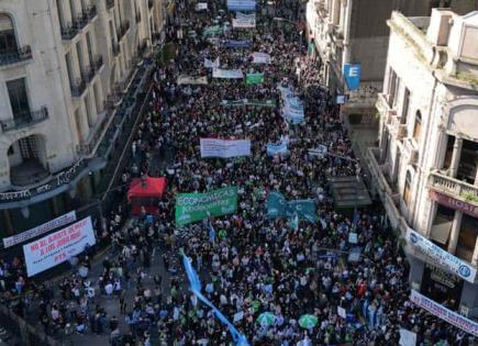 Presidente argentino veta ley de financiamiento para universidades públicas