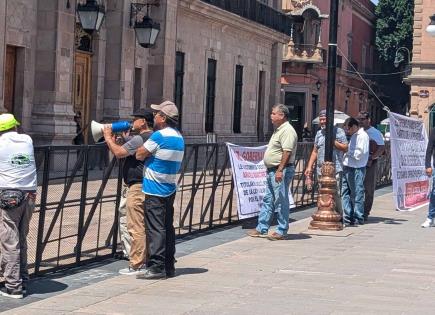 Video | Se manifiestan taxistas contra Ubers y la titular de SCT