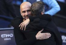 Aficionados del Manchester City muestran su apoyo a Guardiola