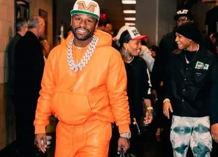 Floyd Mayweather se enriquece con la derrota del Canelo