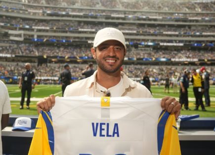 Presencia de Carlos Vela en el duelo entre Los Angeles Rams y Green Bay Packers