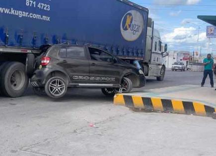 Tráiler embiste miniauto en la Simón Díaz El Aguaje