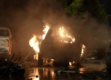 Atentado con bomba en Karachi: Dos ciudadanos chinos fallecidos