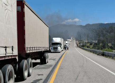 Despojo de camionetas en la Maxipista Mazatlán-Culiacán