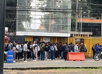 Toma de instalaciones en Preparatoria número 5 de la UNAM