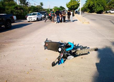 Grave, joven motociclista