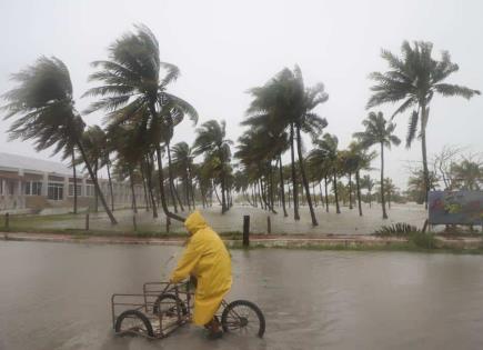 Preparativos y evacuación ante huracán Milton en Florida