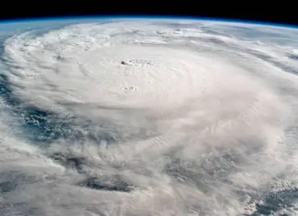 México revisa avance de tormenta Barbara y prevé que crezca a huracán categoría 1 el lunes