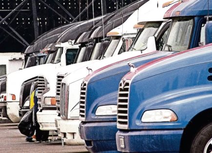 Venta de camiones pesados refleja desaceleración económica en México