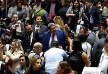 Diputados de Morena arremeten por amparos contra Reforma Judicial