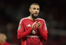 Noussair Mazraoui del Manchester United en procedimiento médico