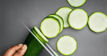C&oacute;mo hacer agua de pepino refrescante