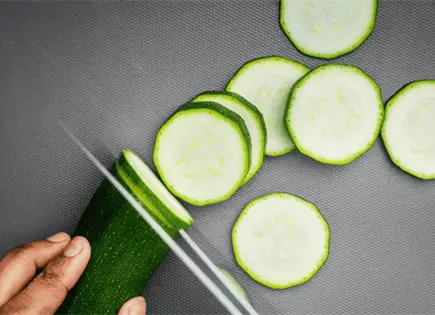 C&oacute;mo hacer agua de pepino refrescante