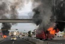 Bloqueo de carreteras en Jalisco por detención de grupo delictivo