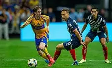 Monterrey se impone a Tigres en el Clásico Regio Monterrey se impone a Tigres en el Clásico Regio