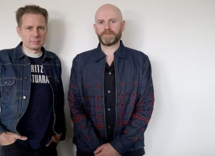 Bob Hardy de Franz Ferdinand y la problemática de las coladeras sin tapa en México