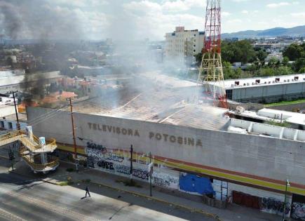 Incendio intencionado consume edificio de Canal 13