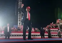 Detención en punto de revisión cerca de acto de campaña de Trump Detención en punto de revisión cerca de acto de campaña de Trump