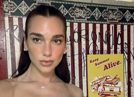 DUA LIPA SORPRENDE CON BRASIER DE HELLO KITTY