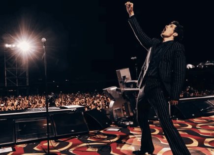 Fan arruina el show de The Killers y es retirado del escenario por Brandon Flowers