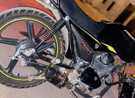 Alarmante robo de motos en un estacionamiento