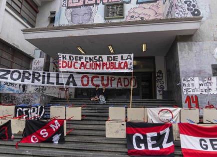 Paro de docentes en Uruguay contra reforma educativa y recortes presupuesto