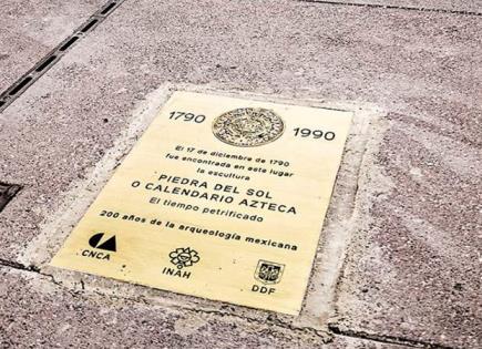 Reinstalan placas de descubrimientos de Cloatlicue y piedra del Sol