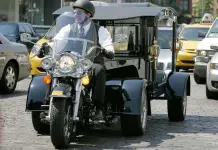 Exdueño de funeraria se declara culpable por agresión en el Capitolio Exdueño de funeraria se declara culpable por agresión en el Capitolio