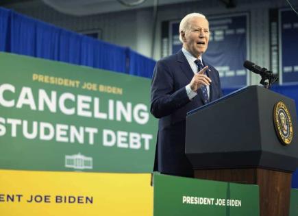 Gobierno de Biden cancela préstamos de estudios para trabajadores públicos