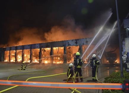 Incendio arrasa con Estación de Bomberos en Alemania