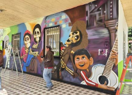 Murales adornan panteón de Soledad para el Día de Muertos