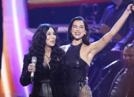 Cher y Dua Lipa en el Salón de la Fama del Rock & Roll