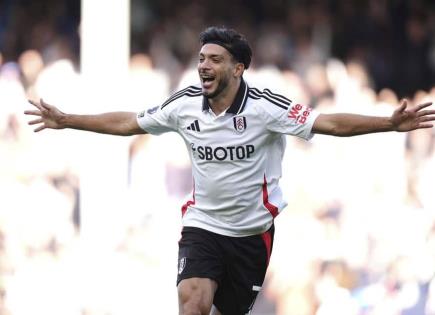 Raúl Jiménez sorprende con otro golazo en derrota de Fulham