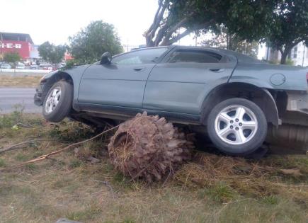 Accidente en carretera 57: volcadura de automóvil deja un lesionado leve