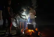 Cubanos angustiados siguen sin electricidad tras días de apagón