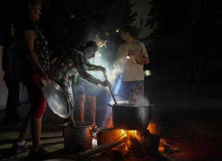 Cubanos angustiados siguen sin electricidad tras días de apagón