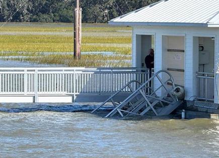 Derrumbe de muelle provoca 7 muertos