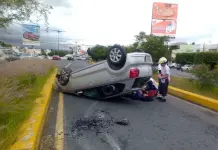 Volcadura en Salvador Nava deja una persona con golpes leves Volcadura en Salvador Nava deja una persona con golpes leves