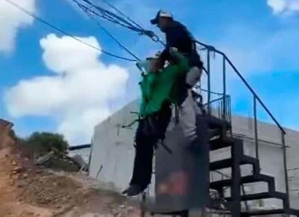 Falla en un columpio deja colgando a turista en Catorce